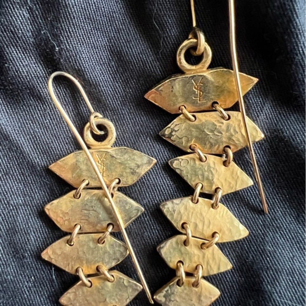 Gold - Picture 3 of 5